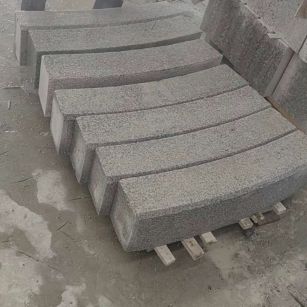 乌兰察布芝麻白弧形路牙石