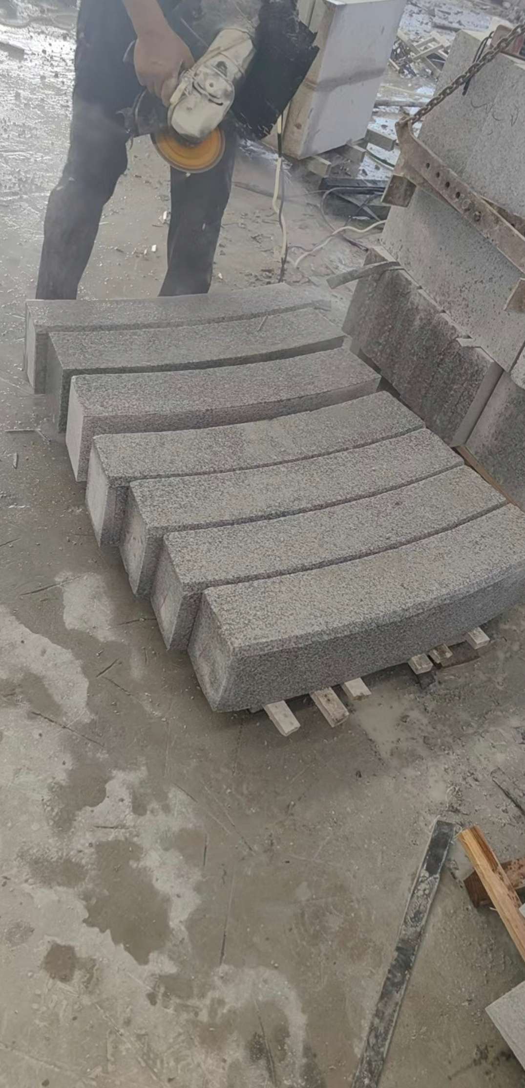 乌兰察布芝麻白弧形路牙石