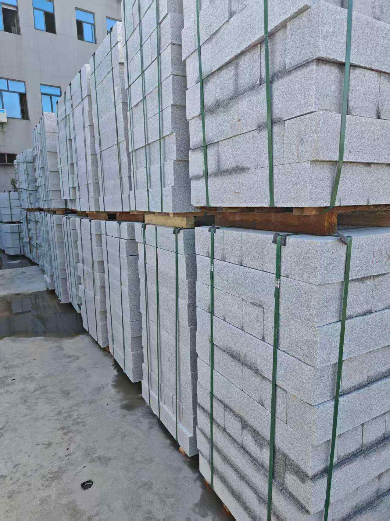 乌兰察布芝麻白路牙石，路侧石