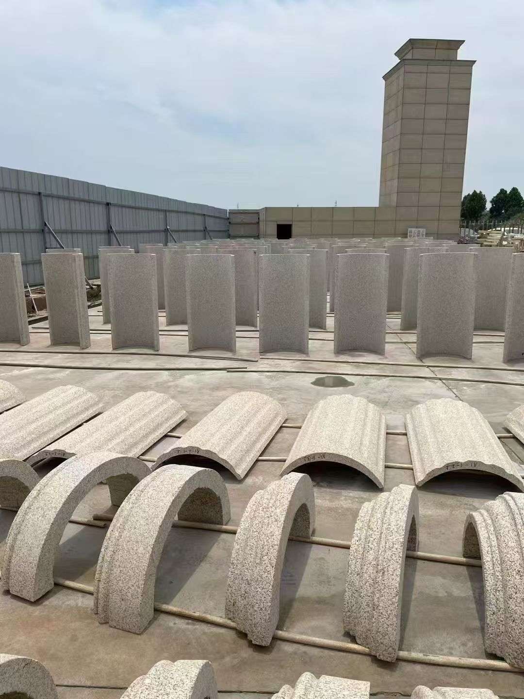 乌兰察布黄金麻别墅柱皮 异形 线条定制